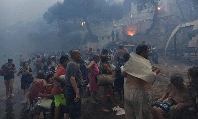 Καταγγελία-σοκ γιαγιάς που έχασε το σπίτι της στο Μάτι: «Μας ζητάνε 50€ τη μέρα για ένα δωμάτιο της συμφοράς»